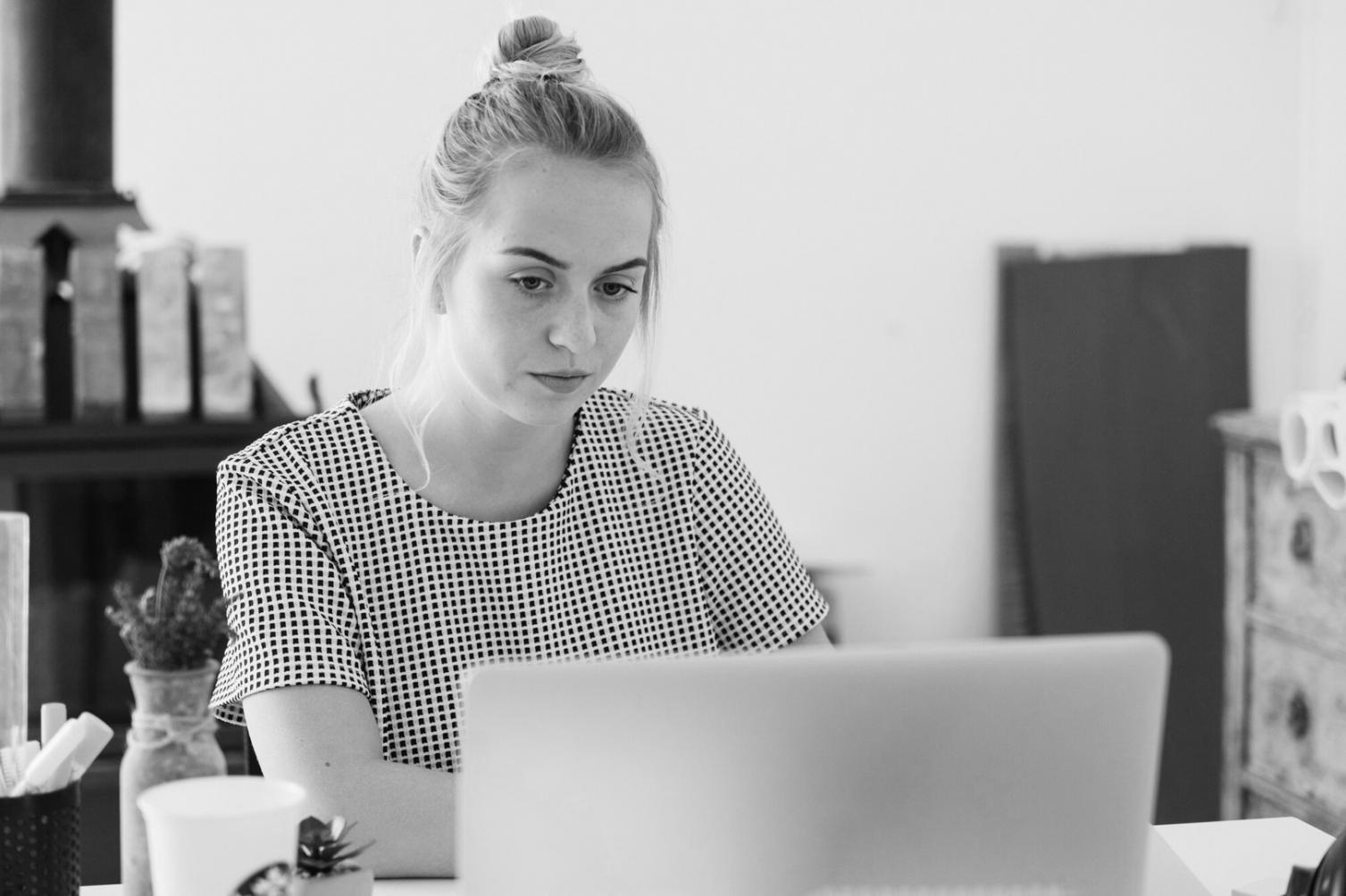 Professionelle Beratungssituation für digitale Lernkonzepte